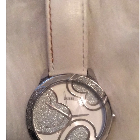 Women’s guess watch - Picture 3 of 6